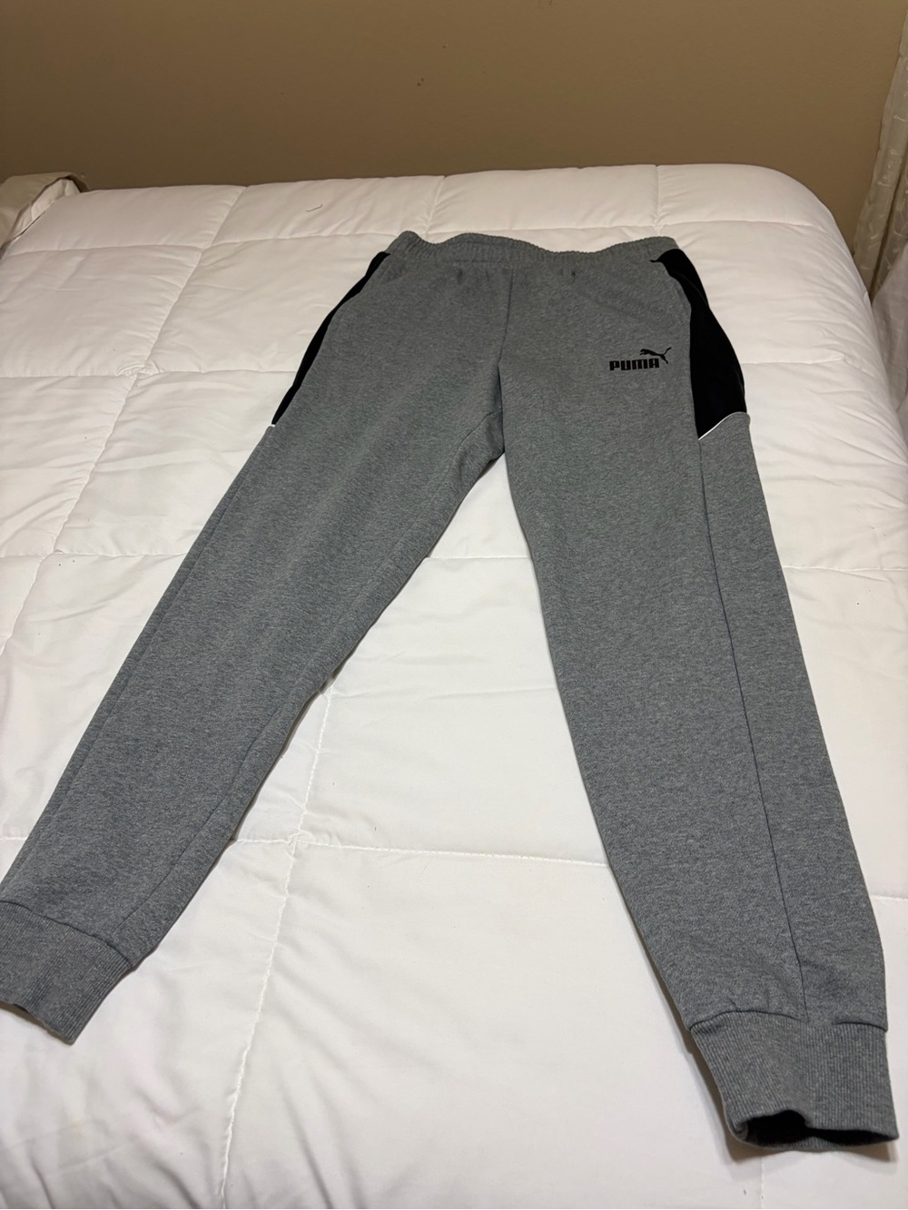 Men’s Puma gray joggers.